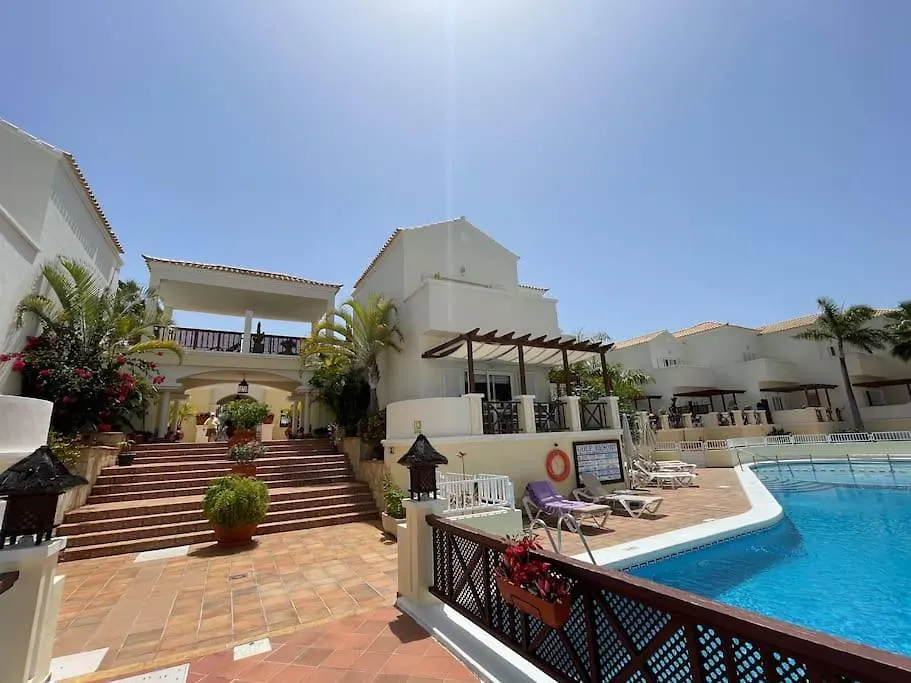Villa Luxury, Boutique Two-Bedroom Modern Townhouse With Golf Views Arona  Spain